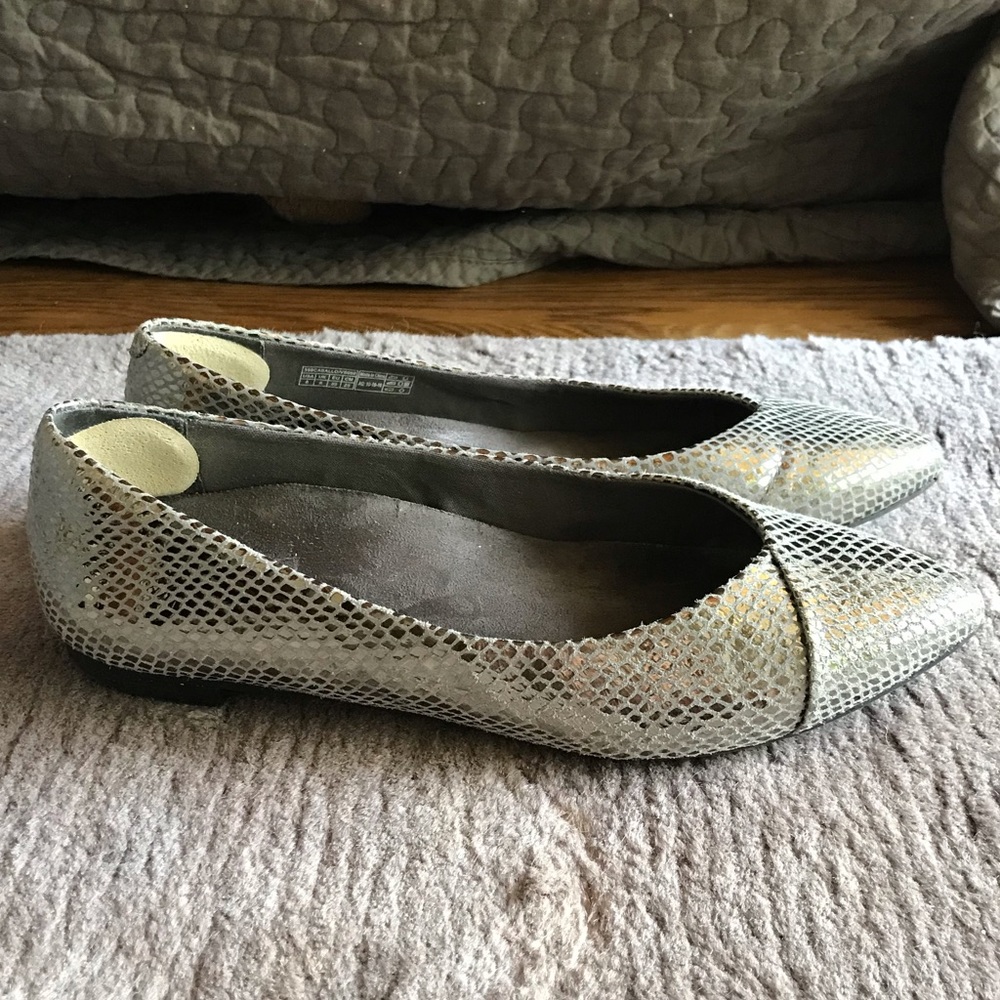 EUC Vionic Caballo Pointed Ballet Flat in Snakeskin Gunmetal Leather, Size 8